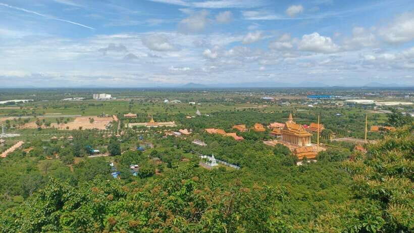 Oudong Mountain - Phnom Penh Former Capital Private Day Tour - Riding Out of Phnom Penh: The Part That Makes It Feel Like a Day Trip