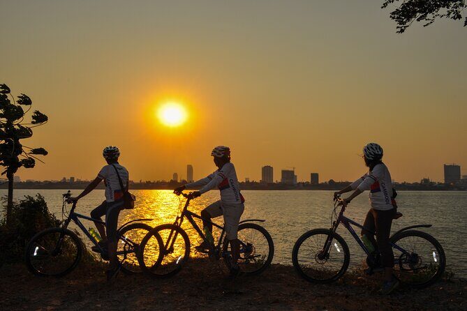 Phnom Penh: Cycling Adventure on Islands of the Mekong - Lotus Silk: Seeing How Silk Work Really Happens