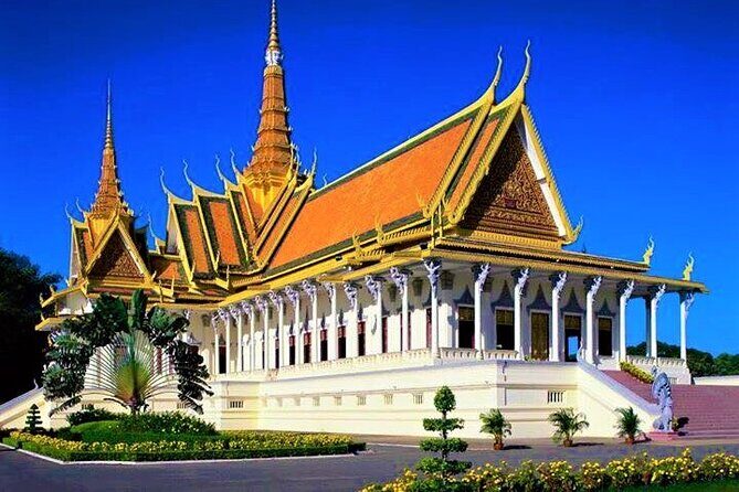 Phnom Penh Full Day Tour with Sunset Cruise on the Mekong River - Independence Monument and the Sihanouk statue: modern identity in plain sight