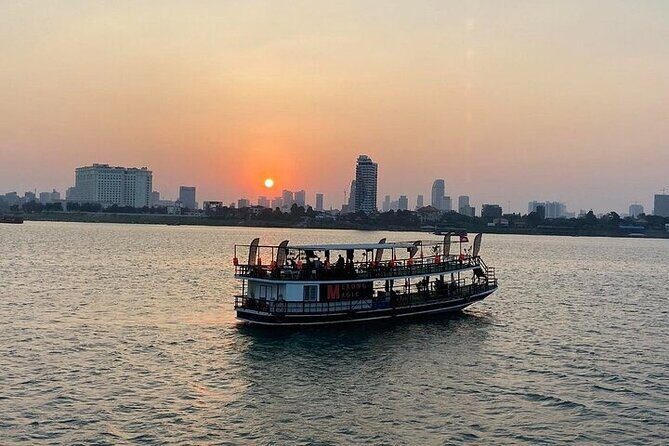 Phnom Penh Full Day Tour with Sunset Cruise on the Mekong River - Wat Phnom: an old pagoda stop with a city pulse