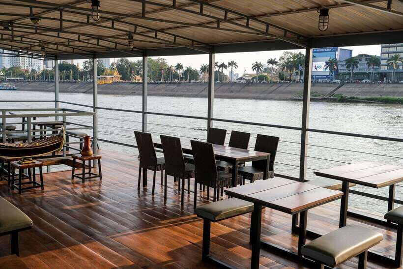 Phnom Penh: Mekong Sunset Dinner Cruise with Live Music - Is this good value at $9 per person?