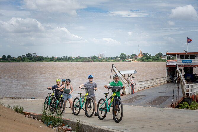 Phnom Penh Silk Island Bike Tour/ E-Bike or Tuk Tuk - The stops beyond silk: markets, tofu-skin production, and temple time
