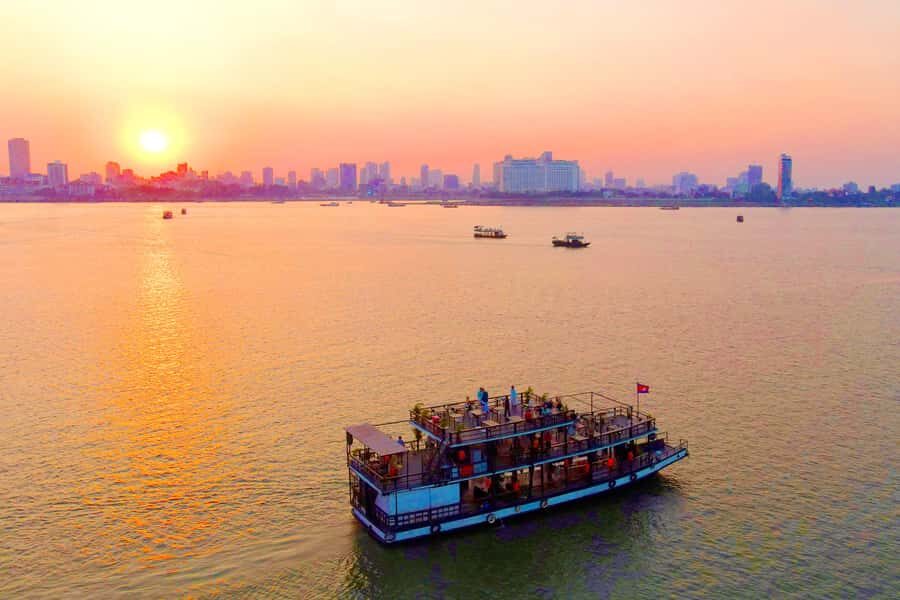 Phnom Penh: Sunset Cruise with Unlimited Beer &Fruit platter - On Board First: Drinks, Fruit, and a Comfortable 90-Minute Flow