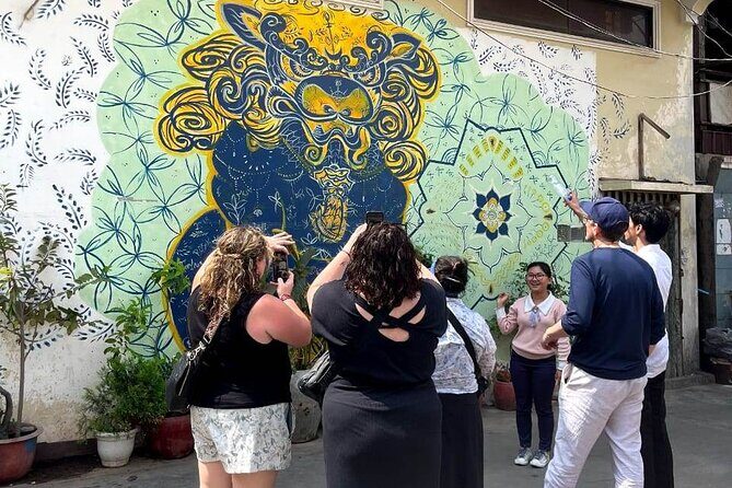 Phnom Penh's Morning Market and Street Art Tour by Tuk tuk - $45 Value: Breakfast, Snacks, Tuk Tuk, and Murals