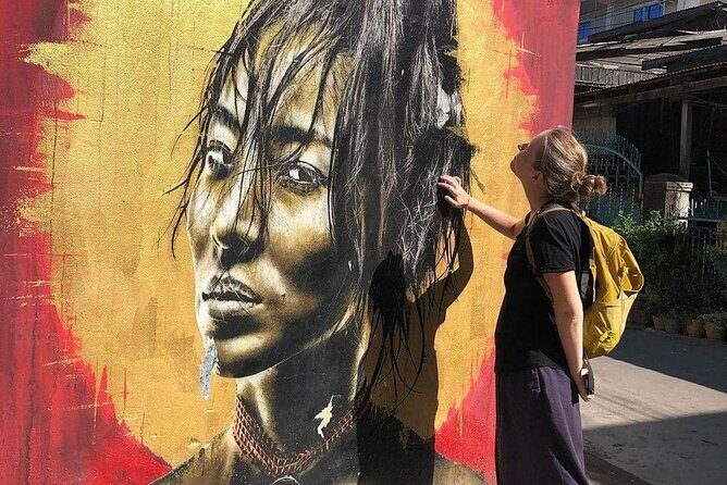 Phnom Penh's Morning Market and Street Art Tour by Tuk tuk - Stop 3: Independence Monument Back-Alley Street Art