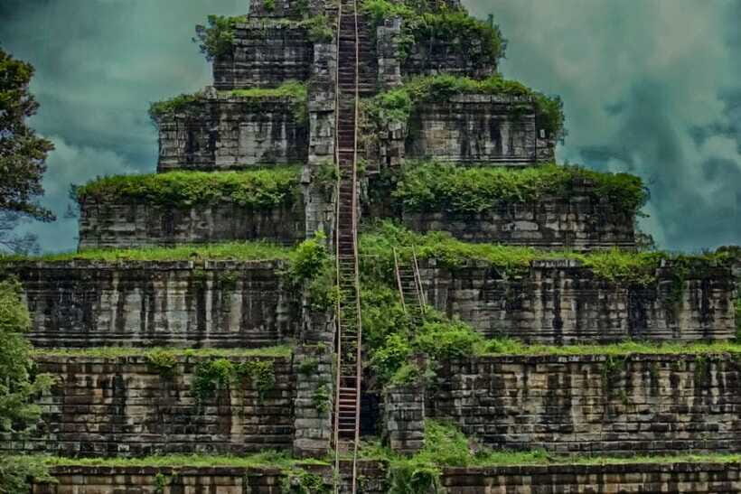 Prasat Thom, Koh Ker Group & Beng Mealea Full-Day Tour - Beng Mealea: Late 11th-Century Temple, Now Swallowed by Vegetation
