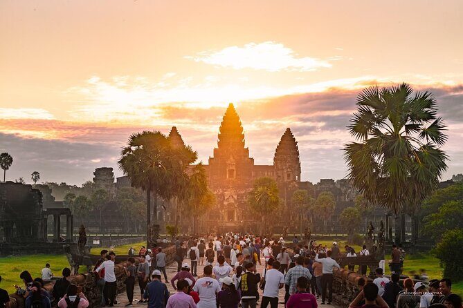 Private Angkor Sunrise Guided Tour - Angkor Wat Sunrise: The First Big Moment