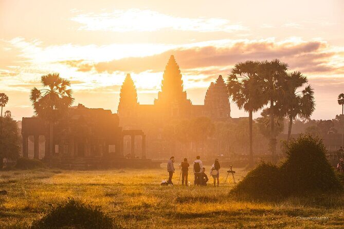 Private Angkor Sunrise Guided Tour - Angkor Thom + Bayon: The Thousand-Face Moment