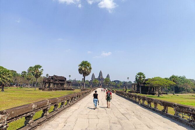Private Angkor Wat Exploring Tour (Sunset or Sunrise) - Walking Angkor Wat’s long galleries and climbing to the central towers