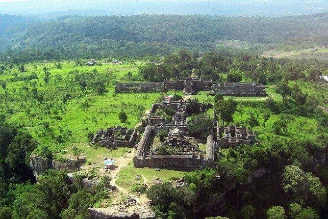 Private Preah Vihear and 2 Temples Guided Tour - Koh Ker and Prasat Thom: the Khmer pyramid day