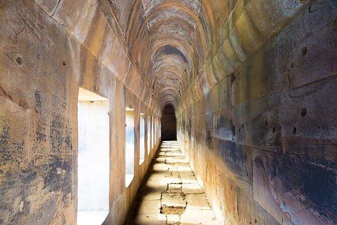 Private Preah Vihear and 2 Temples Guided Tour - Guide time: where the history clicks