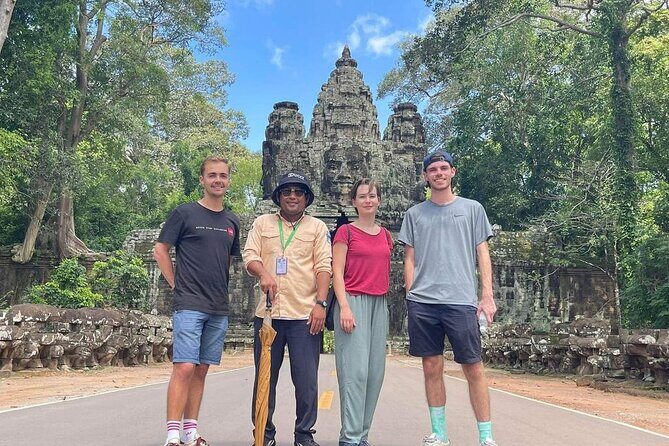 Private sunrise 'small tour' of Angkor Wat with car or van & Guide - Sunrise Angkor Wat: why the early start matters