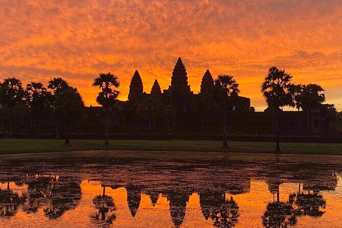 Private sunrise 'small tour' of Angkor Wat with car or van & Guide - Guides make the difference: stories, timing, and better photos