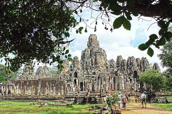 Shared Tour to Angkor Wat, Bayon and Ta Prohm Temples - Stop 2: Angkor Thom South Gate (Tonle Oum) and the five-gate idea