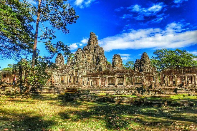 Shared Tour to Angkor Wat, Bayon and Ta Prohm Temples - The guide experience: English explanations and photo help