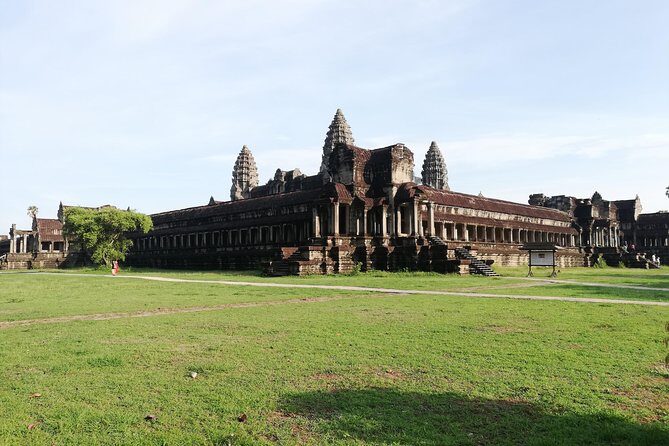 Shared Tour to Angkor Wat, Bayon and Ta Prohm Temples - Getting from Siem Reap to Angkor: AC comfort and bottled water