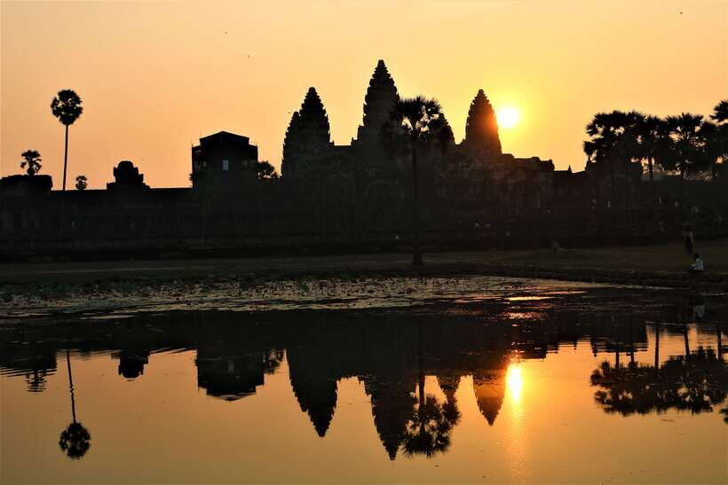 Siem Reap: 2-Day Temple Highlights Sunrise and Sunset Option - Bakheng sunset climb: the payoff and the practical stuff