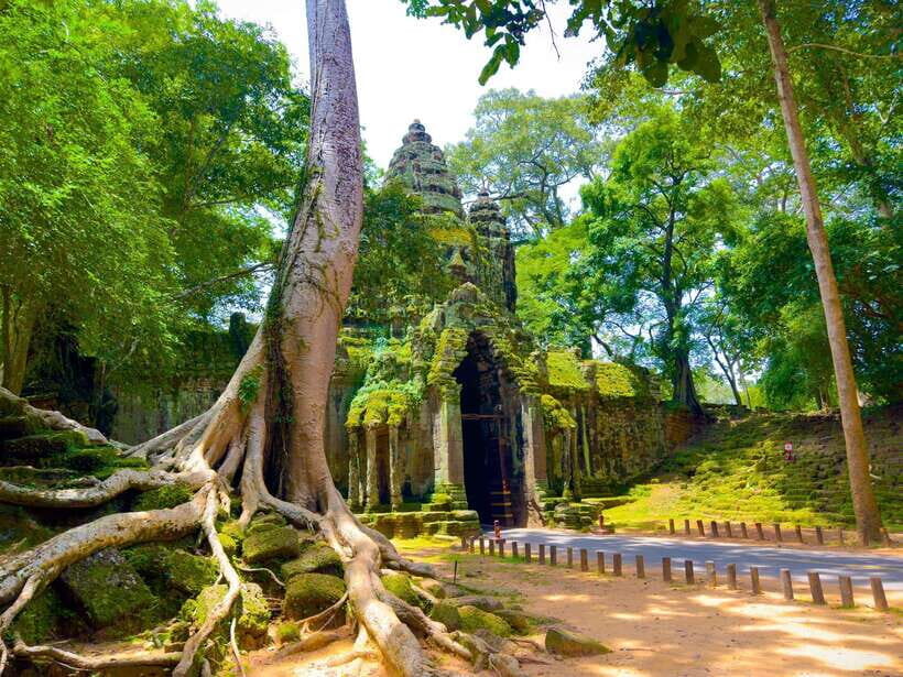 Siem Reap: 2-Days Angkor Wat with Sunrise Small-Group Tour - Day 2 sunrise at Angkor Wat: timing, walking, and first impressions