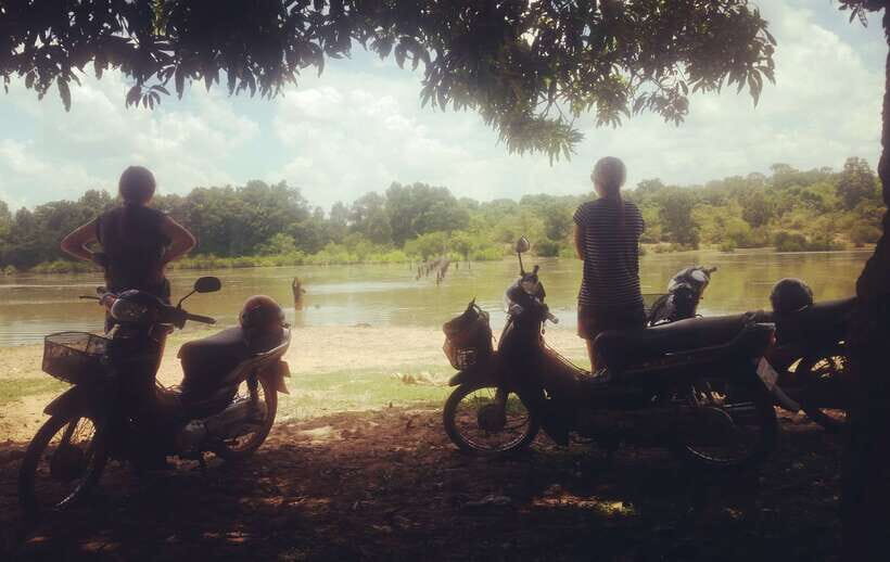 Siem Reap: 6-Hour Easy Rider Motorbike Tour - Red clay roads and rice-field living: what you actually see