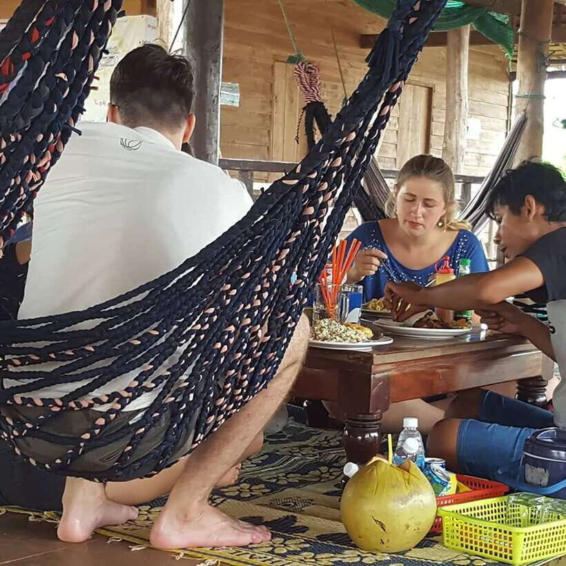 Siem Reap: 6-Hour Easy Rider Motorbike Tour - Lunch by the lake with Kulen Mountain views: the best pause of the day