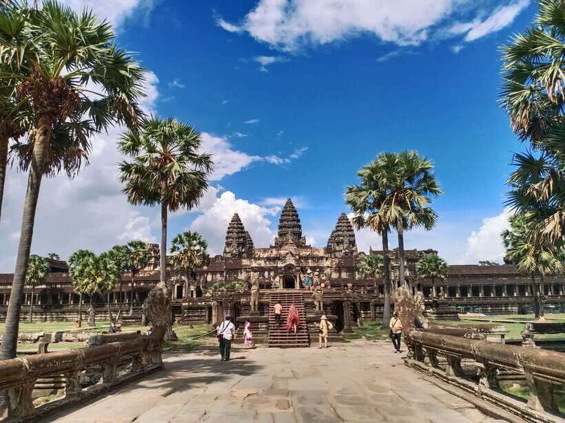 Siem Reap: Angkor Wat Private Tour by Tuk-Tuk - Ta Keo: guided meaning that makes the stone read better