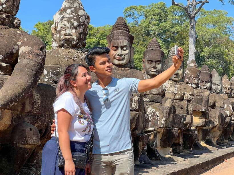 Siem Reap: Angkor Wat Small-Group Day Tour and Sunset - Phnom Bakheng Sunset: The Climb Finish
