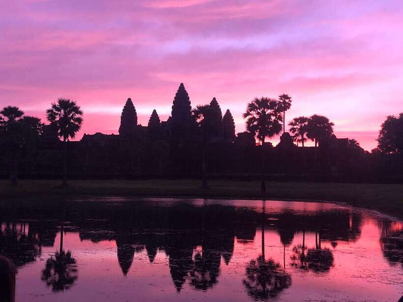 Siem Reap: Angkor Wat: Small-Group Sunrise Tour - Angkor Wat before the crowd wave: sunrise, then the guided walk