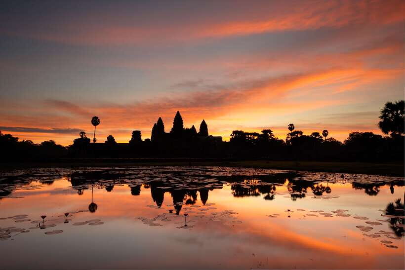 Siem Reap: Angkor Wat Sunrise Bike Tour & Jungle Breakfast - Included Food and Breaks: Snacks, Water, and a Real Lunch on Private Tours