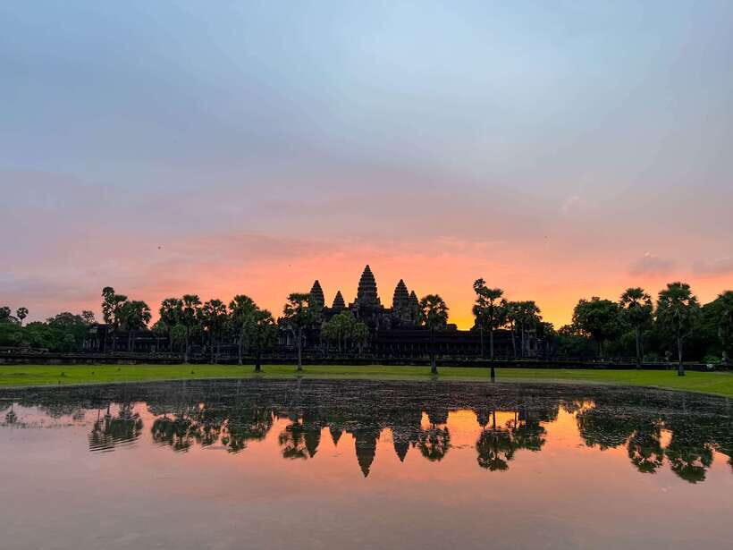 Siem Reap: Angkor Wat Sunrise Tour via Tuk Tuk & Breakfast - Sunrise at Angkor Wat: why the 4:40 am start matters