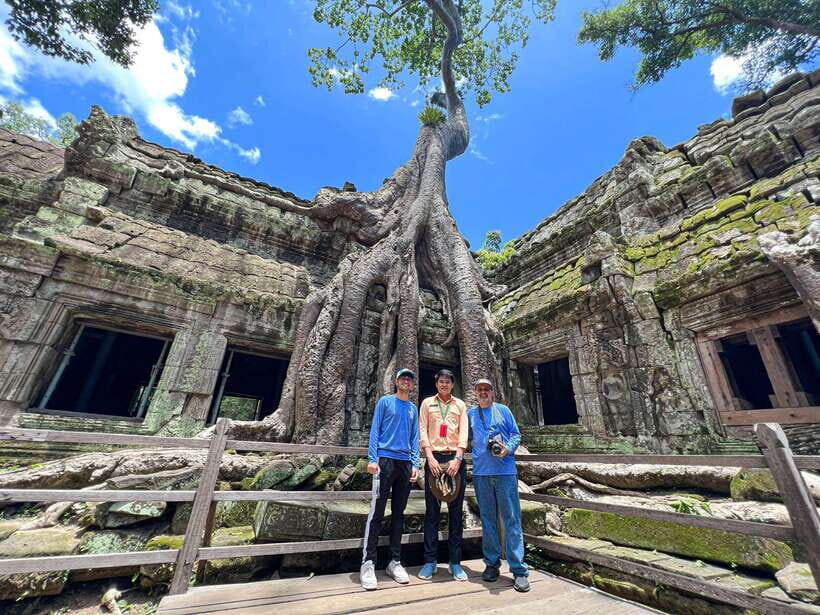 Siem Reap: Angkor Wat Sunrise Tour via Tuk Tuk & Breakfast - Entering Angkor Wat after sunrise: what you should focus on