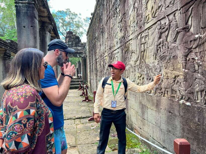 Siem Reap: Angkor Wat Sunrise Tour via Tuk Tuk & Breakfast - Breakfast at a local family restaurant and Preah Dak village sweets