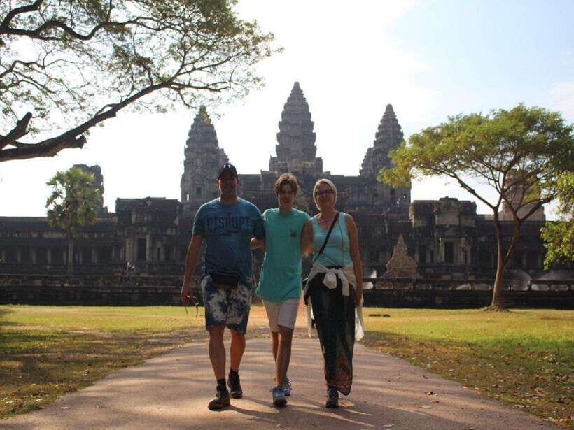 Siem Reap: Angkor Wat Tour Explore The Most Iconic Temples - Tonle Om Gate at Angkor Thom: a strong photo finish