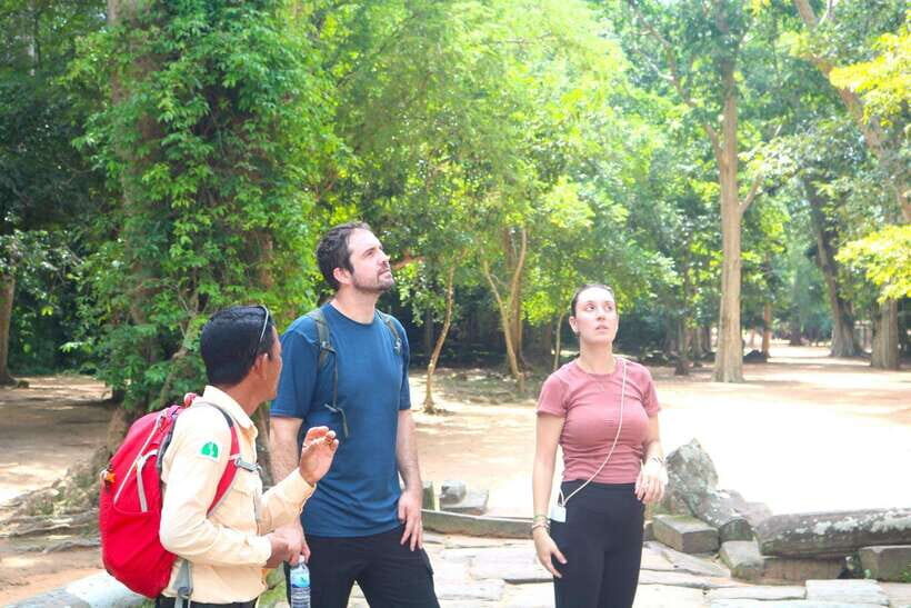 Siem Reap: Angkor Wat with German or English Guided Tour - Pickup in Siem Reap and the 20-Minute Van Ride