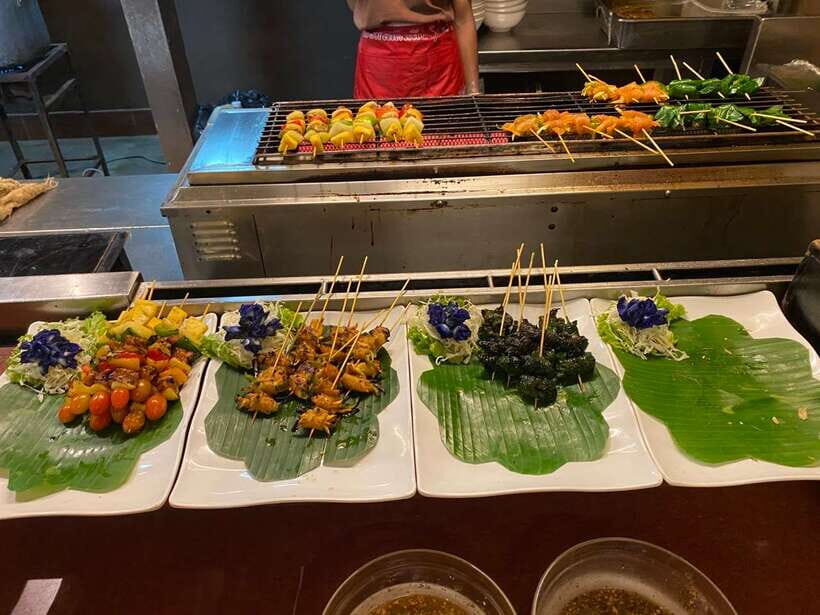 Siem Reap: Apsara Dance Show & Dinner with Tuk-Tuk Transfers - FAQ