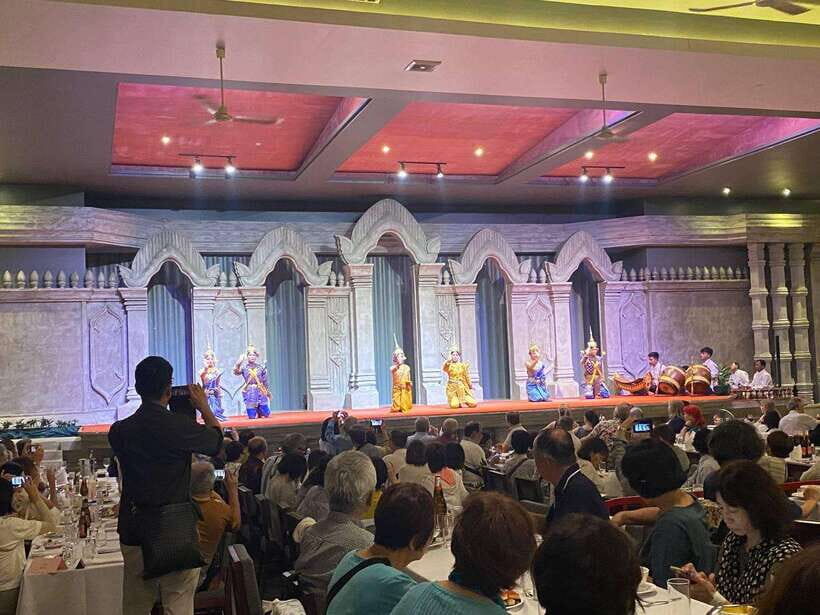 Siem Reap: Apsara Dance Show & Dinner with Tuk-Tuk Transfers - The Apsara show itself: live music, costumes, and what to watch