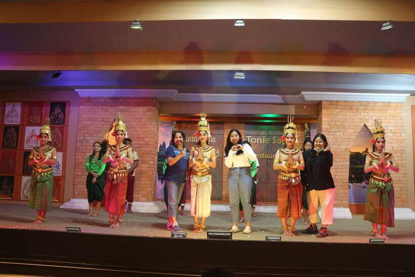 Siem Reap: Apsara Dance Show & Dinner with Tuk-Tuk Transfers - Who this experience suits best
