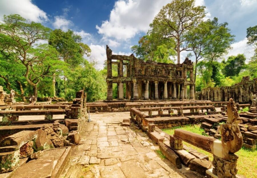 Siem Reap: Banteay Srei and 5 Grand Temples Tour with Guide - Village craft stops: sugar palm and hats add real-world contrast