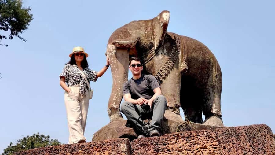 Siem Reap: Banteay Srei and 5 Grand Temples Tour with Guide - Stop 1 on the route: the trip into the Angkor temple zone
