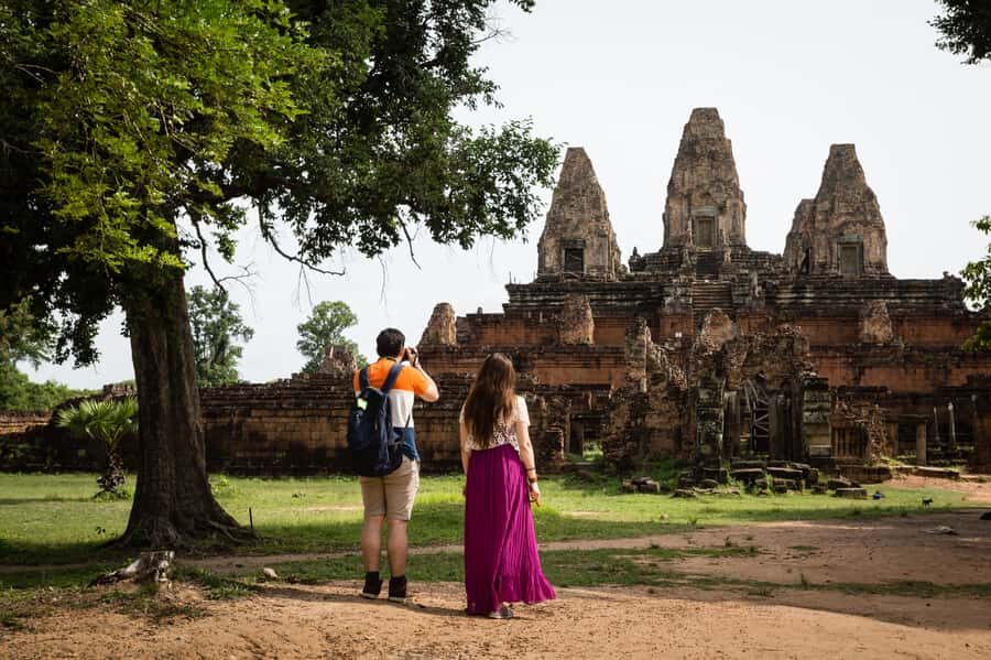 Siem Reap: Banteay Srei and 5 Grand Temples Tour with Guide - East Mebon and Ta Som: different eras, different vibes