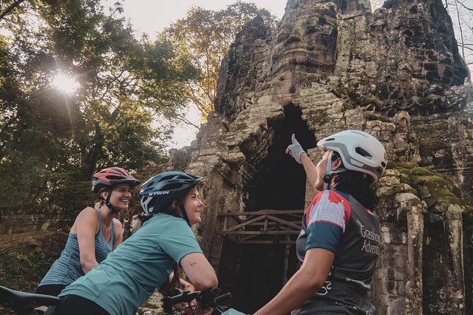 Siem Reap: Bike the Angkor Temples - Full-Day 30km Tour - Getting started at ផ្ទះគ្រូ Café and the 7:30 AM rhythm