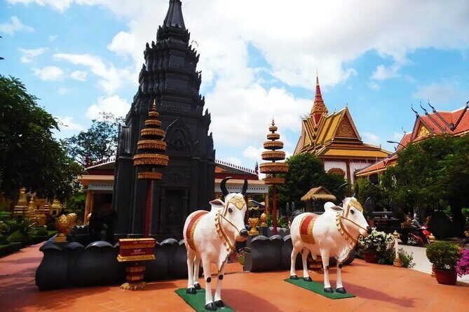 Siem Reap City Walking Tour - Psar Chaa (Old Market): the pulse of central Siem Reap