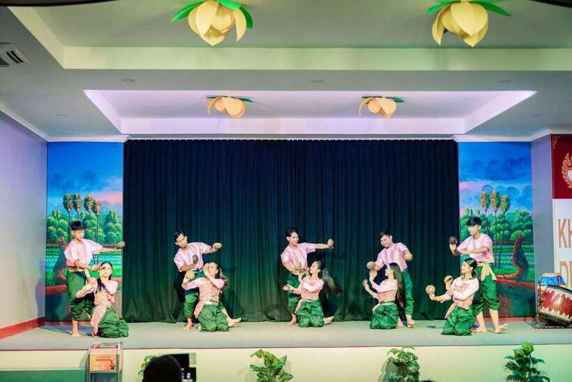 Siem Reap: Dinner and Traditional Show with Hotel Transfer - Tuk-Tuk Pickup From Krong Siem Reap and When You’ll Eat
