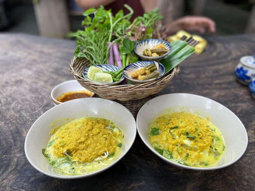 Siem Reap: Evening Food Tour with 10 Local Tastings - Key reasons this tour gets such high marks