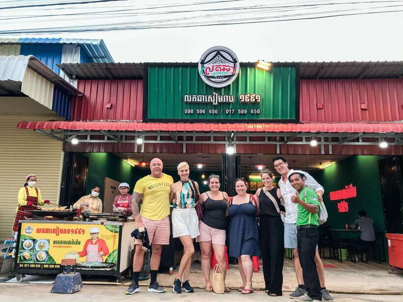 Siem Reap: Evening Food Tour with 10 Local Tastings - The first tasting: pork-and-rice or stir-fried rice noodle with Khmer technique