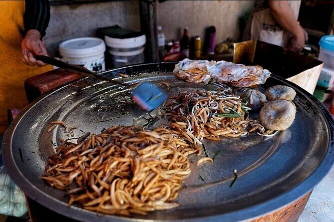 Siem Reap Food Tour By Local - Stop 3 at Wat Bo Temple: Chinese-influenced fried cake with sweet peanut dip