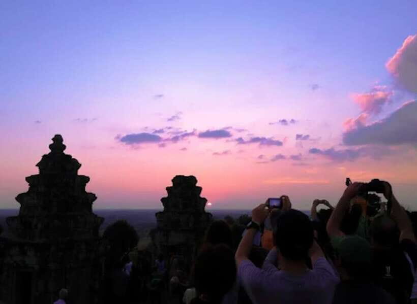 Siem Reap: Full-Day Angkor Wat Guided Tour with Sunset - Guide impact: how English stories turn stones into meaning