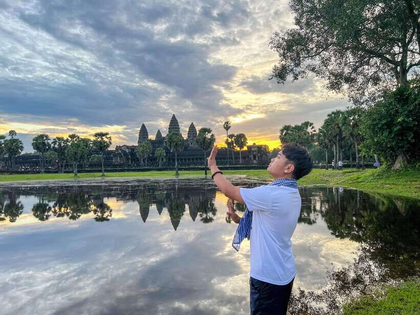 Siem Reap: Temple Tour with Angkor Wat Sunrise and Breakfast - Angkor Wat at sunrise: what 1.5 hours lets you do