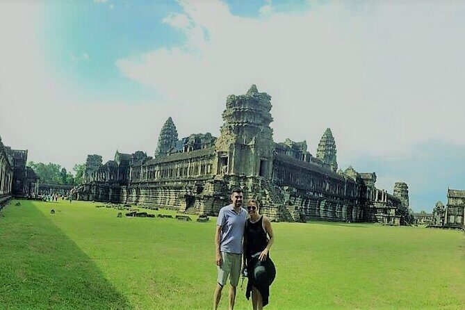 Siem Reap Tour: Angkor Wat Sunrise, Bayon, Ta Prohm, Banteay Srei - Angkor Wat sunrise at 5:00 am: what that early start buys you