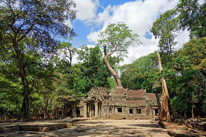 Siem Reap Tour: Angkor Wat Sunrise, Bayon, Ta Prohm, Banteay Srei - Dress code, shoes, and the things that keep you comfortable
