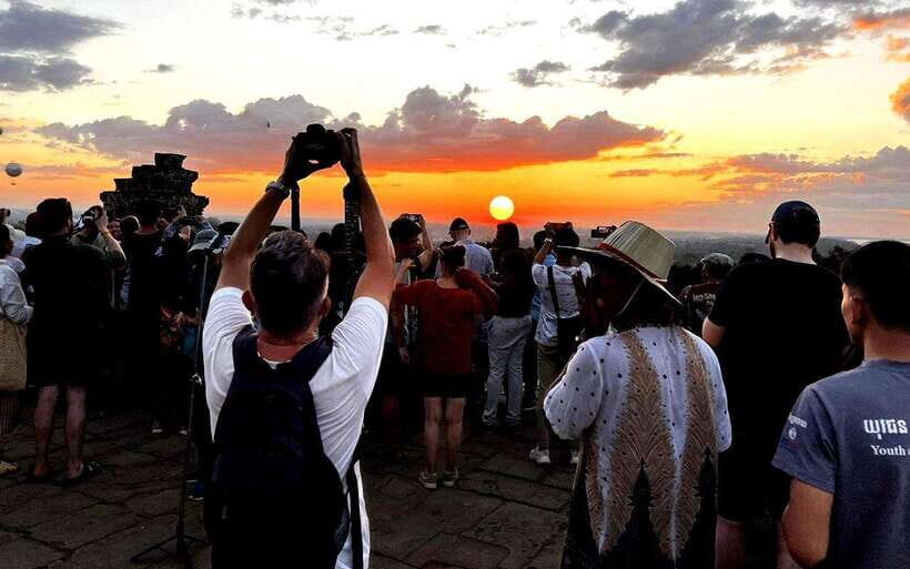 Small-Group Full Day Angkor wat Guide tour with Sun set - Angkor Wat with a guide: more than the postcard view